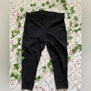 BUNDLE!! 4 Pairs of Torrid Ponte 7/8 Black Leggings with Pockets!